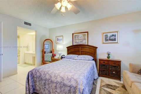 Copropriété à vendre à Pembroke Pines, Floride: 2 chambres, 126.72 m2 № 2043922 - photo 24