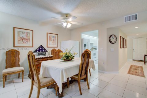 Copropriété à vendre à Pembroke Pines, Floride: 2 chambres, 126.72 m2 № 2043922 - photo 13