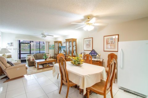 Copropriété à vendre à Pembroke Pines, Floride: 2 chambres, 126.72 m2 № 2043922 - photo 8