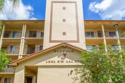 Copropriété à vendre à Pembroke Pines, Floride: 2 chambres, 126.72 m2 № 2043922 - photo 2