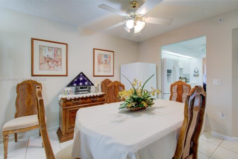 Copropriété à vendre à Pembroke Pines, Floride: 2 chambres, 126.72 m2 № 2043922 - photo 14