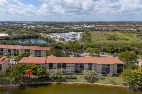 Copropriété à vendre à Pembroke Pines, Floride: 2 chambres, 126.72 m2 № 2043922 - photo 4