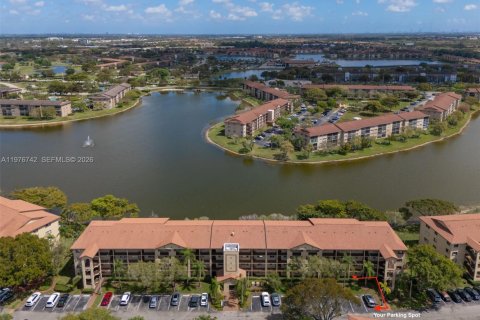 Copropriété à vendre à Pembroke Pines, Floride: 2 chambres, 126.72 m2 № 2043922 - photo 5