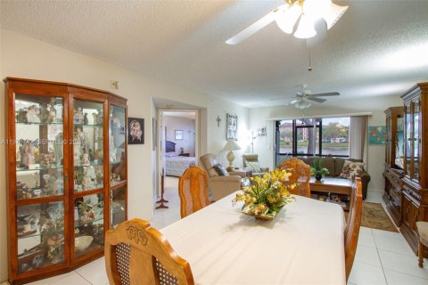 Copropriété à vendre à Pembroke Pines, Floride: 2 chambres, 126.72 m2 № 2043922 - photo 15