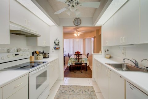 Copropriété à vendre à Pembroke Pines, Floride: 2 chambres, 126.72 m2 № 2043922 - photo 16