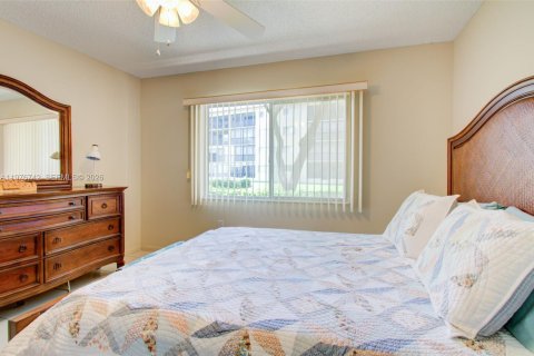 Copropriété à vendre à Pembroke Pines, Floride: 2 chambres, 126.72 m2 № 2043922 - photo 30
