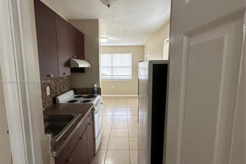 Commercial property in Miami, Florida 66.89 sq.m. № 2027508 - photo 7