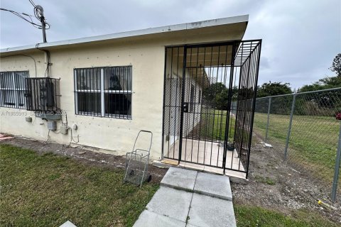 Commercial property in Miami, Florida 66.89 sq.m. № 2027508 - photo 5