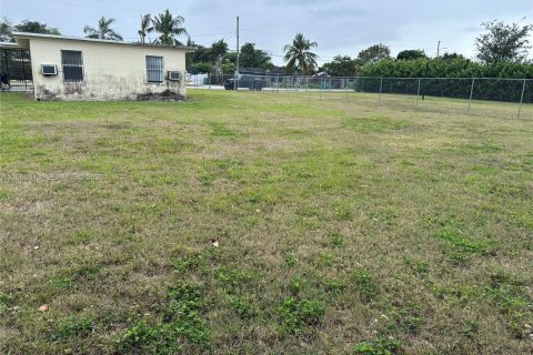 Commercial property in Miami, Florida 66.89 sq.m. № 2027508 - photo 2