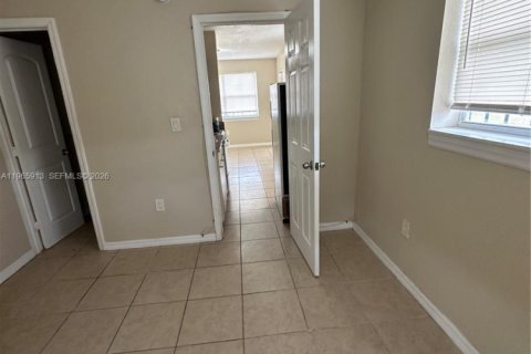 Commercial property in Miami, Florida 66.89 sq.m. № 2027508 - photo 6