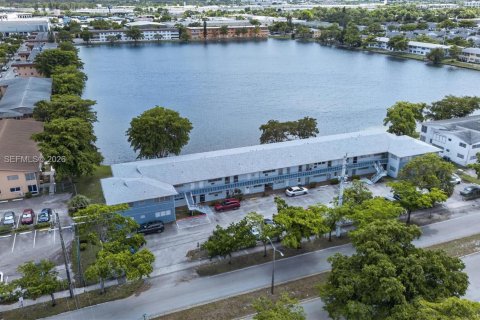 Condo in Miami, Florida, 1 bedroom  № 2247543 - photo 27
