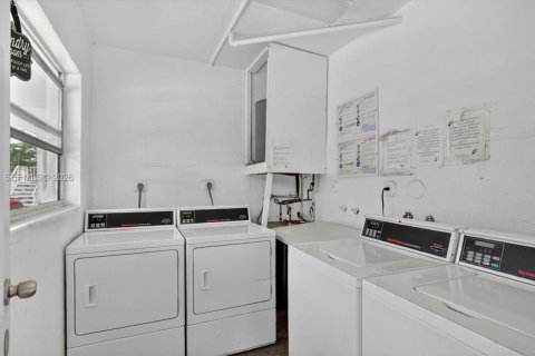 Condo in Miami, Florida, 1 bedroom  № 2247543 - photo 22