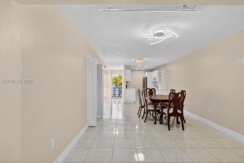 Condo in Miami, Florida, 1 bedroom  № 2247543 - photo 11