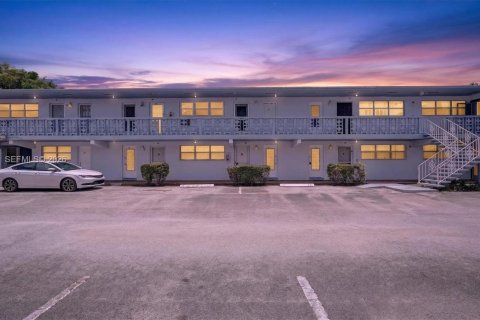 Condo in Miami, Florida, 1 bedroom  № 2247543 - photo 29