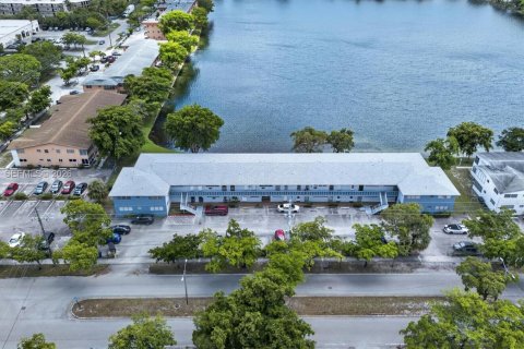 Condo in Miami, Florida, 1 bedroom  № 2247543 - photo 26