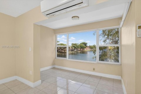 Condo in Miami, Florida, 1 bedroom  № 2247543 - photo 16