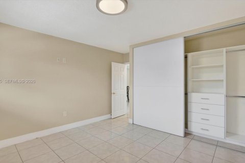 Condo in Miami, Florida, 1 bedroom  № 2247543 - photo 20