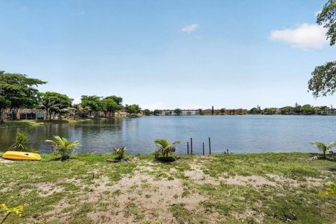 Condo in Miami, Florida, 1 bedroom  № 2247543 - photo 24