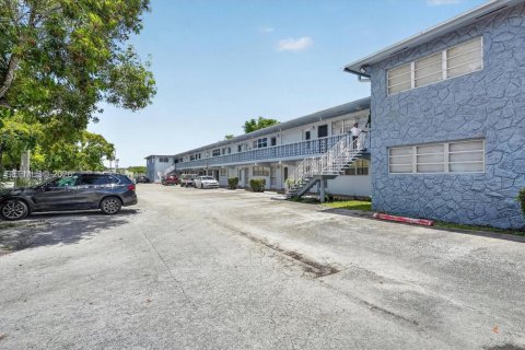 Condo in Miami, Florida, 1 bedroom  № 2247543 - photo 2