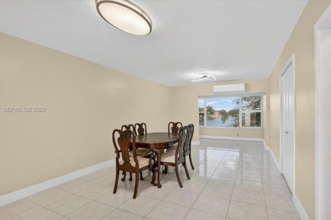 Condo in Miami, Florida, 1 bedroom  № 2247543 - photo 9