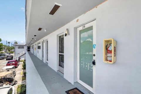 Condo in Miami, Florida, 1 bedroom  № 2247543 - photo 5