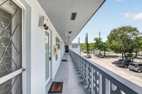 Condo in Miami, Florida, 1 bedroom  № 2247543 - photo 4
