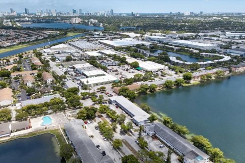 Condo in Miami, Florida, 1 bedroom  № 2247543 - photo 30