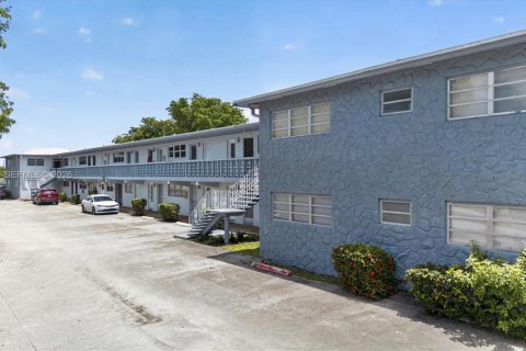 Condo in Miami, Florida, 1 bedroom  № 2247543 - photo 3