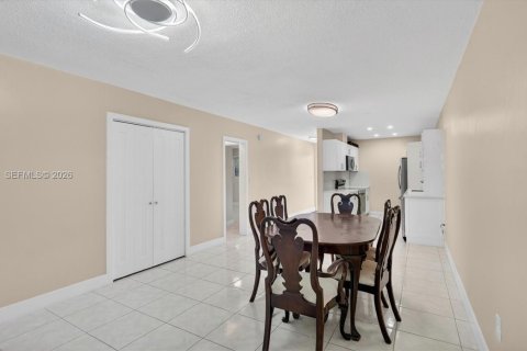 Condo in Miami, Florida, 1 bedroom  № 2247543 - photo 12