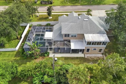 House in Cocoa, Florida 5 bedrooms, 317.63 sq.m. № 2398889 - photo 15