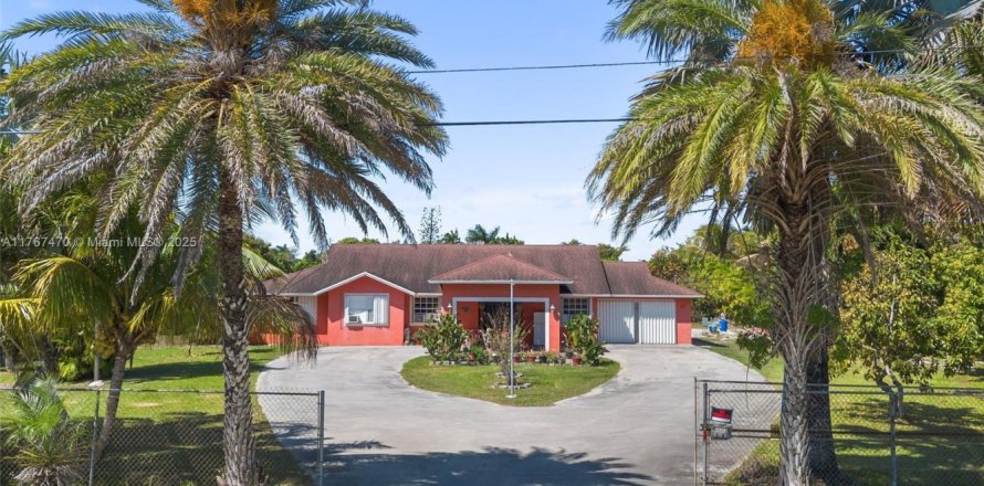 Дом в Хомстед, Флорида 5 спален, 387.03м2 № 1962977