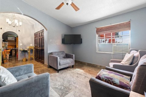 Купить виллу или дом в Хомстед, Флорида 5 спален, 387.03м2, № 1962977 - фото 13