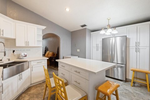 Купить виллу или дом в Хомстед, Флорида 5 спален, 387.03м2, № 1962977 - фото 11