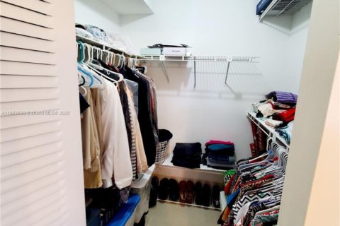 Condo in Sunrise, Florida, 2 bedrooms № 1981681 - photo 21