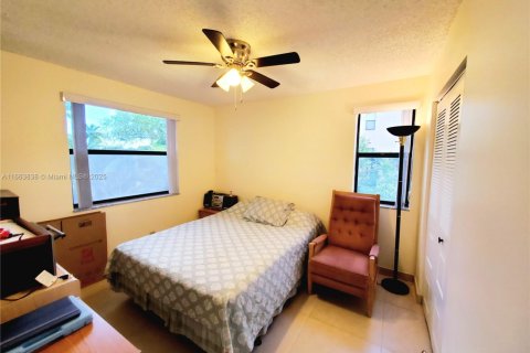 Condo in Sunrise, Florida, 2 bedrooms № 1981681 - photo 23