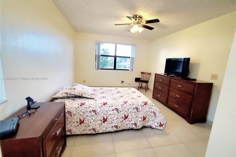 Condo in Sunrise, Florida, 2 bedrooms № 1981681 - photo 19