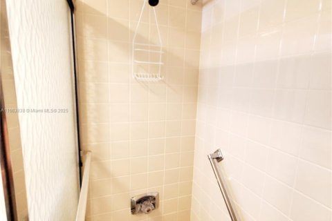 Condo in Sunrise, Florida, 2 bedrooms № 1981681 - photo 26