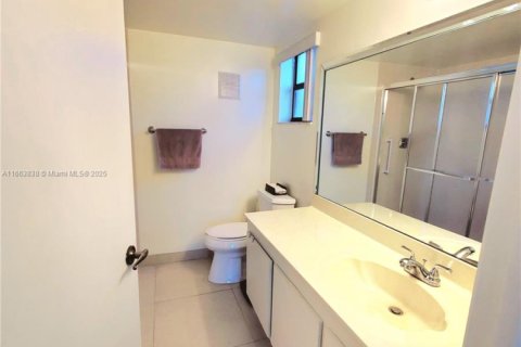 Condo in Sunrise, Florida, 2 bedrooms № 1981681 - photo 24