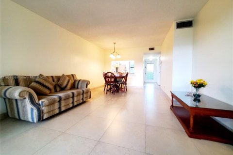 Condo in Sunrise, Florida, 2 bedrooms № 1981681 - photo 13