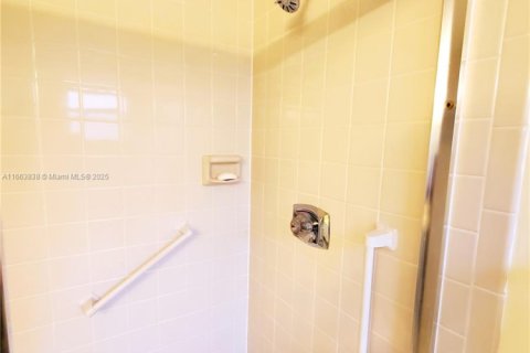 Condo in Sunrise, Florida, 2 bedrooms № 1981681 - photo 25