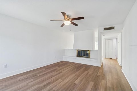 Condo in Indian Rocks Beach, Florida, 2 bedrooms № 2119221 - photo 22