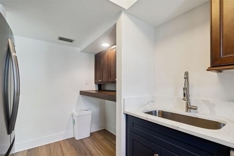 Condo in Indian Rocks Beach, Florida, 2 bedrooms № 2119221 - photo 24