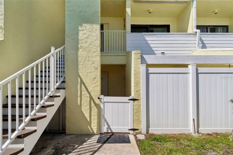 Condo in Indian Rocks Beach, Florida, 2 bedrooms № 2119221 - photo 4