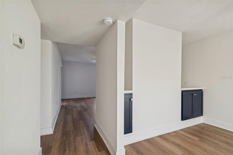 Condo in Indian Rocks Beach, Florida, 2 bedrooms № 2119221 - photo 18