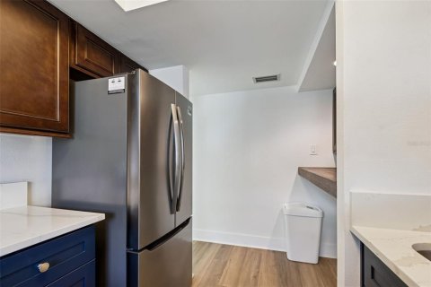 Condo in Indian Rocks Beach, Florida, 2 bedrooms № 2119221 - photo 25
