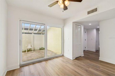 Condo in Indian Rocks Beach, Florida, 2 bedrooms № 2119221 - photo 12