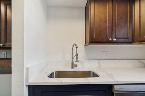 Condo in Indian Rocks Beach, Florida, 2 bedrooms № 2119221 - photo 26