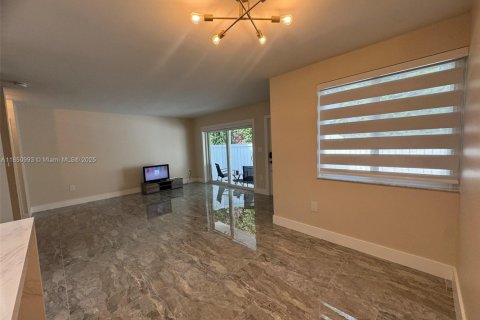 Townhouse in Miami, Florida 2 bedrooms, 92.9 sq.m. № 1854762 - photo 10