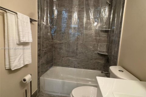 Townhouse in Miami, Florida 2 bedrooms, 92.9 sq.m. № 1854762 - photo 5