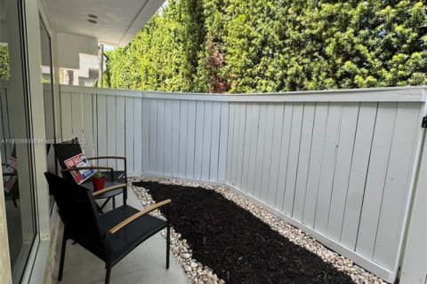 Townhouse in Miami, Florida 2 bedrooms, 92.9 sq.m. № 1854762 - photo 7
